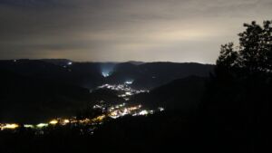 Dieses Bild zeigt eine Webcam-Aufnahme vom Achertal, aufgenommen am Mittwoch, den 30.09.2026 um 21:00 Uhr. Die Temperatur betrug 23.2°C.