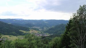 Dieses Bild zeigt eine Webcam-Aufnahme vom Achertal, aufgenommen am Freitag, den 05.06.2026 um 17:20 Uhr. Die Temperatur betrug 18.6°C.