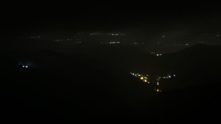 Dieses Bild zeigt eine Webcam-Aufnahme vom Achertal, aufgenommen am Dienstag, den 21.10.2025 um 23:00 Uhr. Die Temperatur betrug 8.1°C.