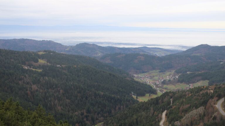 Dieses Bild zeigt eine Webcam-Aufnahme vom Achertal, aufgenommen am Sonntag, den 16.11.2025 um 10:00 Uhr. Die Temperatur betrug 8.7°C.