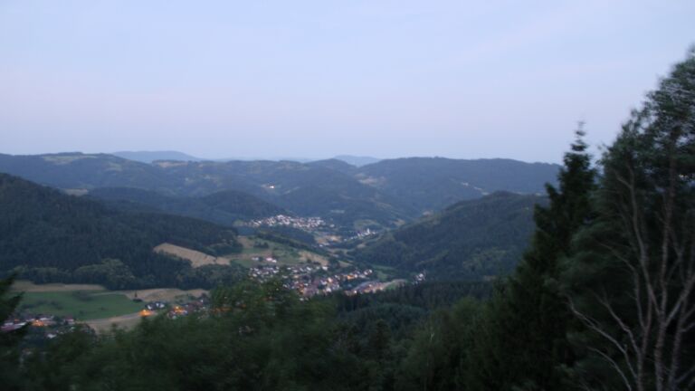 Dieses Bild zeigt eine Webcam-Aufnahme vom Achertal, aufgenommen am Freitag, den 26.06.2026 um 04:50 Uhr. Die Temperatur betrug 27.3°C.