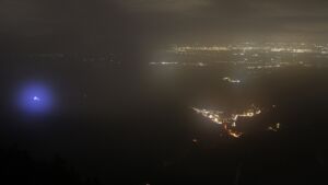 Dieses Bild zeigt eine Webcam-Aufnahme vom Achertal, aufgenommen am Montag, den 08.12.2025 um 18:10 Uhr. Die Temperatur betrug 7.9°C.