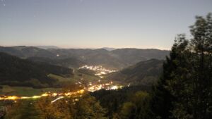 Dieses Bild zeigt eine Webcam-Aufnahme vom Achertal, aufgenommen am Freitag, den 30.10.2026 um 05:40 Uhr. Die Temperatur betrug 4.7°C.
