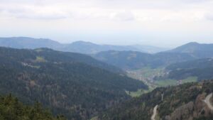 Dieses Bild zeigt eine Webcam-Aufnahme vom Achertal, aufgenommen am Mittwoch, den 15.04.2026 um 15:10 Uhr. Die Temperatur betrug 8.6°C.