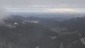 Dieses Bild zeigt eine Webcam-Aufnahme vom Achertal, aufgenommen am Montag, den 24.11.2025 um 16:00 Uhr. Die Temperatur betrug 0.4°C.