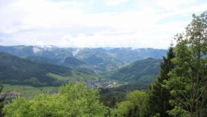 Dieses Bild zeigt eine Webcam-Aufnahme vom Achertal, aufgenommen am Freitag, den 15.05.2026 um 15:10 Uhr. Die Temperatur betrug 7.4°C.