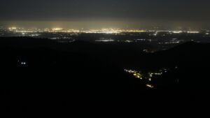 Dieses Bild zeigt eine Webcam-Aufnahme vom Achertal, aufgenommen am Donnerstag, den 23.04.2026 um 02:30 Uhr. Die Temperatur betrug 4.4°C.