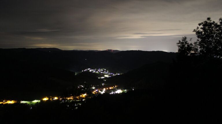 Dieses Bild zeigt eine Webcam-Aufnahme vom Achertal, aufgenommen am Freitag, den 18.09.2026 um 03:00 Uhr. Die Temperatur betrug 13°C.