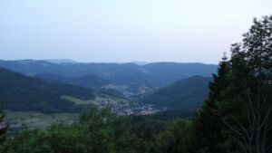 Dieses Bild zeigt eine Webcam-Aufnahme vom Achertal, aufgenommen am Sonntag, den 24.05.2026 um 21:30 Uhr. Die Temperatur betrug 22.4°C.