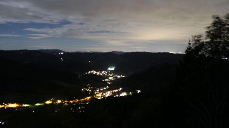 Dieses Bild zeigt eine Webcam-Aufnahme vom Achertal, aufgenommen am Donnerstag, den 22.10.2026 um 20:30 Uhr. Die Temperatur betrug 8.2°C.