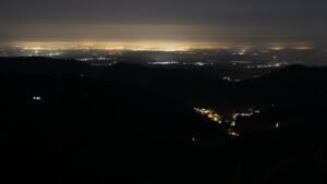 Dieses Bild zeigt eine Webcam-Aufnahme vom Achertal, aufgenommen am Freitag, den 12.12.2025 um 04:00 Uhr. Die Temperatur betrug 6.1°C.