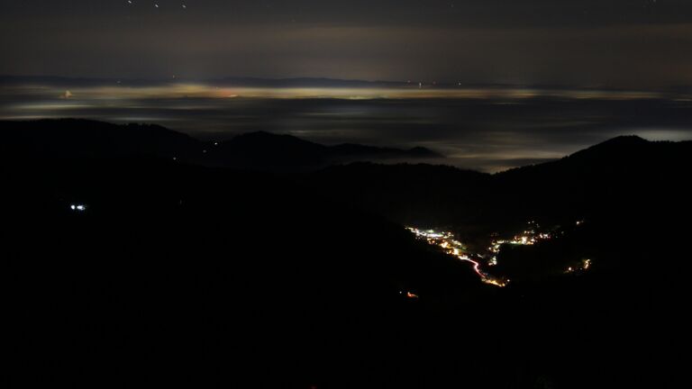 Dieses Bild zeigt eine Webcam-Aufnahme vom Achertal, aufgenommen am Dienstag, den 16.12.2025 um 06:00 Uhr. Die Temperatur betrug 7.8°C.