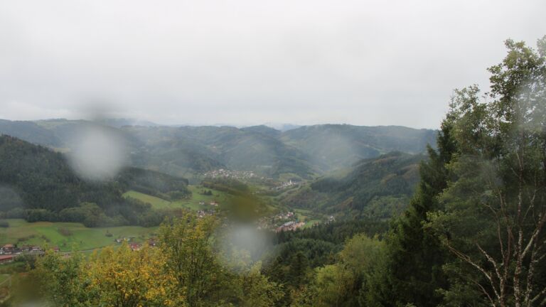 Dieses Bild zeigt eine Webcam-Aufnahme vom Achertal, aufgenommen am Mittwoch, den 21.10.2026 um 15:00 Uhr. Die Temperatur betrug 5.8°C.