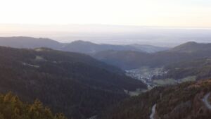 Dieses Bild zeigt eine Webcam-Aufnahme vom Achertal, aufgenommen am Dienstag, den 09.12.2025 um 16:20 Uhr. Die Temperatur betrug 10.4°C.