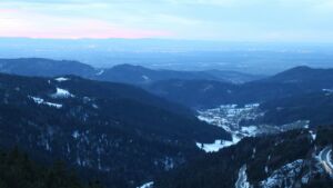 Dieses Bild zeigt eine Webcam-Aufnahme vom Achertal, aufgenommen am Dienstag, den 13.01.2026 um 17:20 Uhr. Die Temperatur betrug 6.6°C.