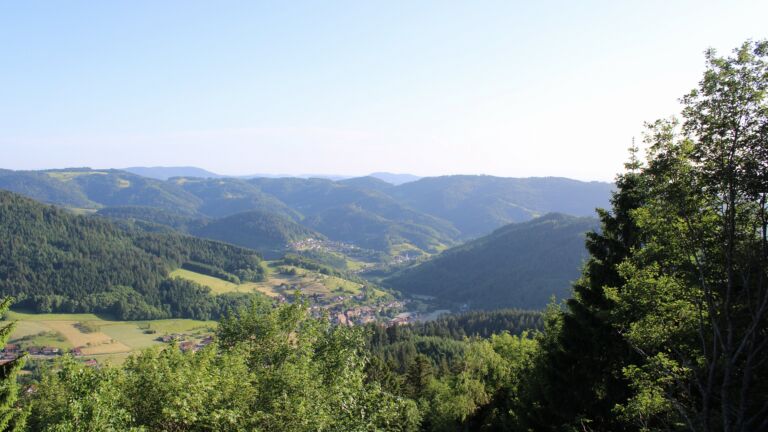 Dieses Bild zeigt eine Webcam-Aufnahme vom Achertal, aufgenommen am Donnerstag, den 28.05.2026 um 19:10 Uhr. Die Temperatur betrug 26°C.