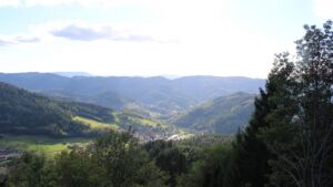 Dieses Bild zeigt eine Webcam-Aufnahme vom Achertal, aufgenommen am Montag, den 12.10.2026 um 16:00 Uhr. Die Temperatur betrug 15°C.