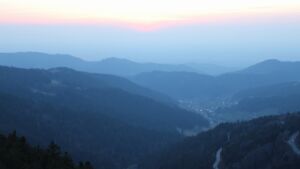 Dieses Bild zeigt eine Webcam-Aufnahme vom Achertal, aufgenommen am Montag, den 23.03.2026 um 18:50 Uhr. Die Temperatur betrug 6.1°C.