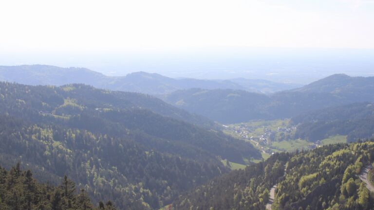 Dieses Bild zeigt eine Webcam-Aufnahme vom Achertal, aufgenommen am Sonntag, den 26.04.2026 um 17:50 Uhr. Die Temperatur betrug 14.8°C.