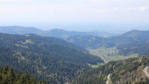 Dieses Bild zeigt eine Webcam-Aufnahme vom Achertal, aufgenommen am Samstag, den 18.04.2026 um 14:20 Uhr. Die Temperatur betrug 15.4°C.