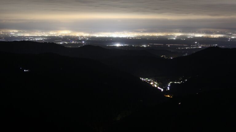 Dieses Bild zeigt eine Webcam-Aufnahme vom Achertal, aufgenommen am Freitag, den 17.10.2025 um 06:00 Uhr. Die Temperatur betrug 4.5°C.