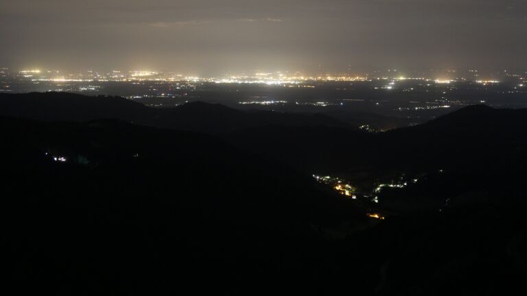 Dieses Bild zeigt eine Webcam-Aufnahme vom Achertal, aufgenommen am Mittwoch, den 16.07.2025 um 01:30 Uhr. Die Temperatur betrug 12.7°C.