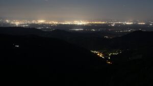 Dieses Bild zeigt eine Webcam-Aufnahme vom Achertal, aufgenommen am Montag, den 04.05.2026 um 03:30 Uhr. Die Temperatur betrug 10.6°C.