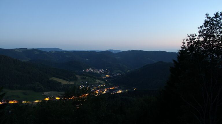 Dieses Bild zeigt eine Webcam-Aufnahme vom Achertal, aufgenommen am Mittwoch, den 17.06.2026 um 22:30 Uhr. Die Temperatur betrug 22.4°C.