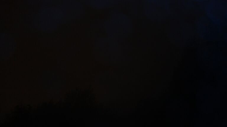 Dieses Bild zeigt eine Webcam-Aufnahme vom Achertal, aufgenommen am Dienstag, den 13.10.2026 um 21:30 Uhr. Die Temperatur betrug 11.1°C.
