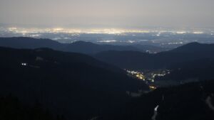 Dieses Bild zeigt eine Webcam-Aufnahme vom Achertal, aufgenommen am Freitag, den 27.02.2026 um 02:00 Uhr. Die Temperatur betrug 9.8°C.