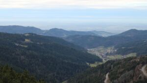 Dieses Bild zeigt eine Webcam-Aufnahme vom Achertal, aufgenommen am Dienstag, den 02.12.2025 um 16:10 Uhr. Die Temperatur betrug 4.8°C.