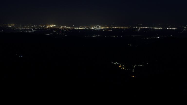 Dieses Bild zeigt eine Webcam-Aufnahme vom Achertal, aufgenommen am Dienstag, den 28.04.2026 um 05:00 Uhr. Die Temperatur betrug 9.6°C.