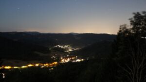 Dieses Bild zeigt eine Webcam-Aufnahme vom Achertal, aufgenommen am Freitag, den 07.08.2026 um 04:40 Uhr. Die Temperatur betrug 16°C.