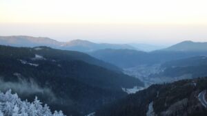 Dieses Bild zeigt eine Webcam-Aufnahme vom Achertal, aufgenommen am Freitag, den 26.12.2025 um 08:50 Uhr. Die Temperatur betrug 0.2°C.