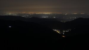 Dieses Bild zeigt eine Webcam-Aufnahme vom Achertal, aufgenommen am Montag, den 09.03.2026 um 01:30 Uhr. Die Temperatur betrug 9.6°C.