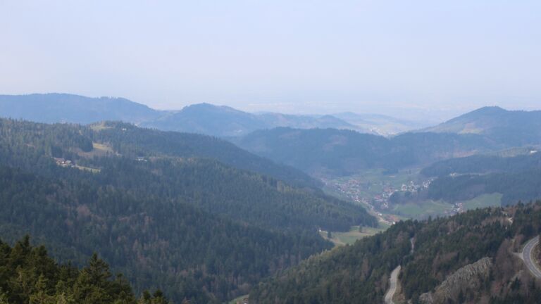 Dieses Bild zeigt eine Webcam-Aufnahme vom Achertal, aufgenommen am Samstag, den 21.03.2026 um 10:30 Uhr. Die Temperatur betrug 7.9°C.