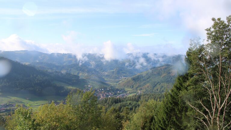 Dieses Bild zeigt eine Webcam-Aufnahme vom Achertal, aufgenommen am Mittwoch, den 14.10.2026 um 10:40 Uhr. Die Temperatur betrug 13.7°C.
