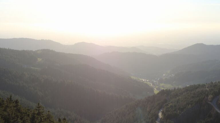 Dieses Bild zeigt eine Webcam-Aufnahme vom Achertal, aufgenommen am Dienstag, den 07.04.2026 um 19:20 Uhr. Die Temperatur betrug 12.9°C.