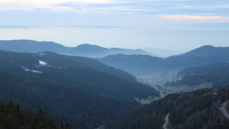 Dieses Bild zeigt eine Webcam-Aufnahme vom Achertal, aufgenommen am Donnerstag, den 05.02.2026 um 17:20 Uhr. Die Temperatur betrug 4.2°C.