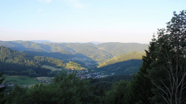 Dieses Bild zeigt eine Webcam-Aufnahme vom Achertal, aufgenommen am Freitag, den 19.06.2026 um 06:30 Uhr. Die Temperatur betrug 22.2°C.