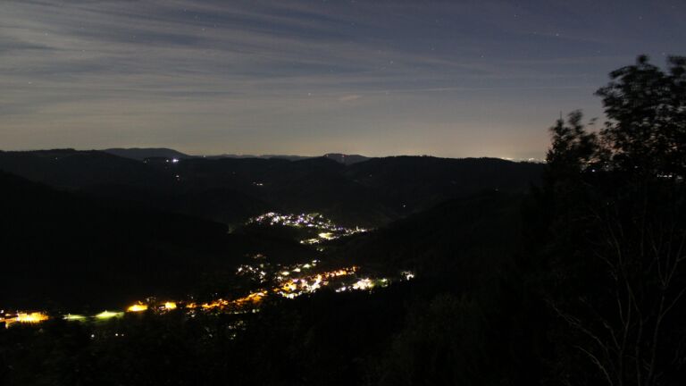Dieses Bild zeigt eine Webcam-Aufnahme vom Achertal, aufgenommen am Montag, den 21.09.2026 um 20:50 Uhr. Die Temperatur betrug 12.8°C.