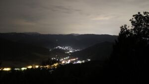 Dieses Bild zeigt eine Webcam-Aufnahme vom Achertal, aufgenommen am Montag, den 17.08.2026 um 23:30 Uhr. Die Temperatur betrug 18.1°C.