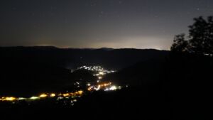 Dieses Bild zeigt eine Webcam-Aufnahme vom Achertal, aufgenommen am Dienstag, den 06.10.2026 um 02:30 Uhr. Die Temperatur betrug 15.5°C.