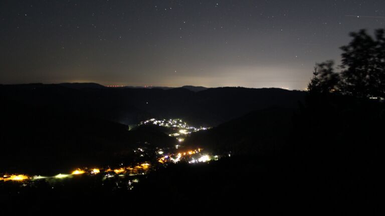 Dieses Bild zeigt eine Webcam-Aufnahme vom Achertal, aufgenommen am Dienstag, den 06.10.2026 um 02:30 Uhr. Die Temperatur betrug 15.5°C.