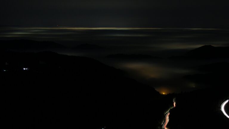 Dieses Bild zeigt eine Webcam-Aufnahme vom Achertal, aufgenommen am Sonntag, den 18.01.2026 um 03:00 Uhr. Die Temperatur betrug 4.8°C.