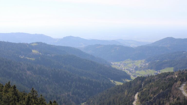 Dieses Bild zeigt eine Webcam-Aufnahme vom Achertal, aufgenommen am Donnerstag, den 09.04.2026 um 16:50 Uhr. Die Temperatur betrug 14.9°C.