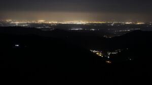 Dieses Bild zeigt eine Webcam-Aufnahme vom Achertal, aufgenommen am Freitag, den 20.03.2026 um 00:30 Uhr. Die Temperatur betrug 3°C.