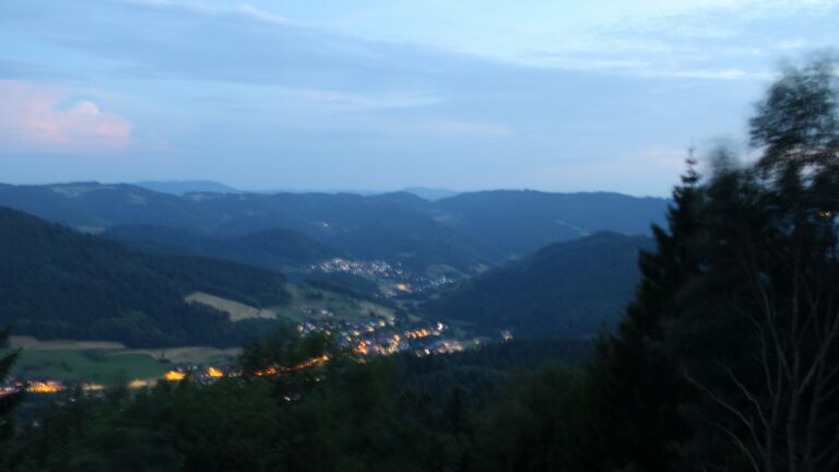 Dieses Bild zeigt eine Webcam-Aufnahme vom Achertal, aufgenommen am Montag, den 29.06.2026 um 22:20 Uhr. Die Temperatur betrug 20.4°C.