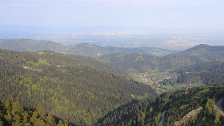 Dieses Bild zeigt eine Webcam-Aufnahme vom Achertal, aufgenommen am Dienstag, den 28.04.2026 um 07:50 Uhr. Die Temperatur betrug 10.4°C.