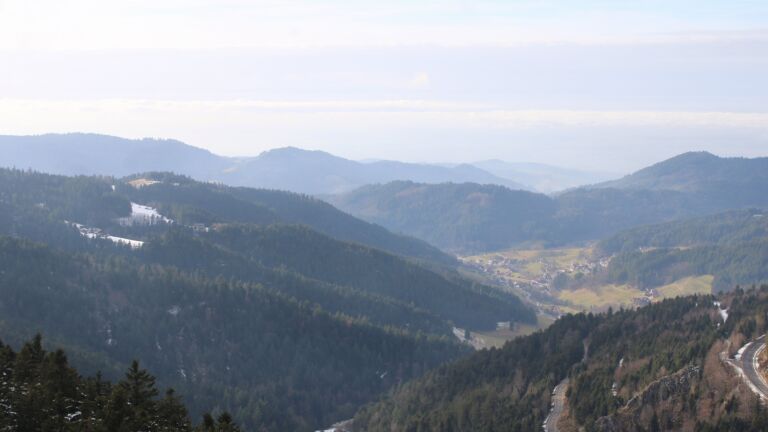 Dieses Bild zeigt eine Webcam-Aufnahme vom Achertal, aufgenommen am Samstag, den 31.01.2026 um 15:00 Uhr. Die Temperatur betrug 5.6°C.